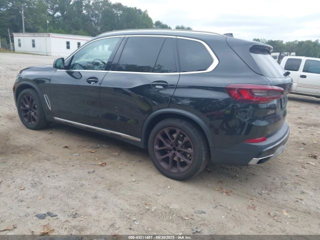 2021 BMW X5 5UXCR6C03M9E34529 Photo 2