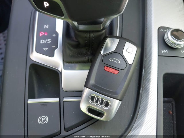 2017 AUDI A4 WAUGMAF4XHA175099 Photo 10