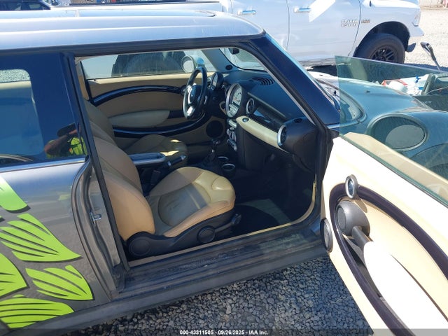 2008 MINI COOPER S CLUBMAN WMWMM33578TP88037 Photo 4