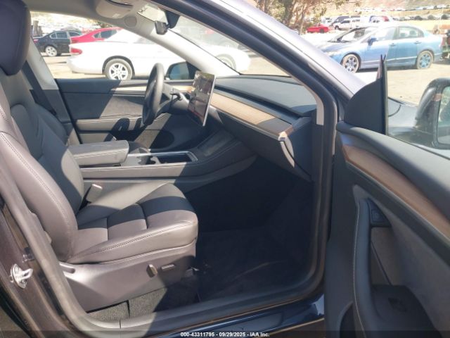 2025 TESLA MODEL Y 7SAYGDEE7SF259263 Photo 4