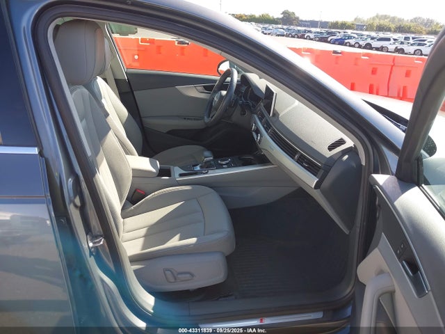 2017 AUDI A4 WAUENAF49HN017267 Photo 4
