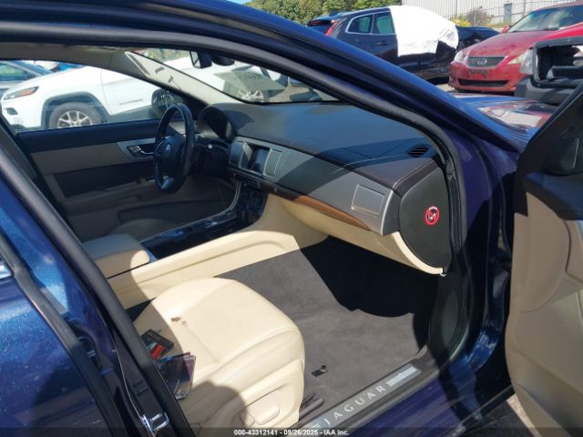 2013 JAGUAR XF SAJWJ0EF3D8S85435 Photo 4