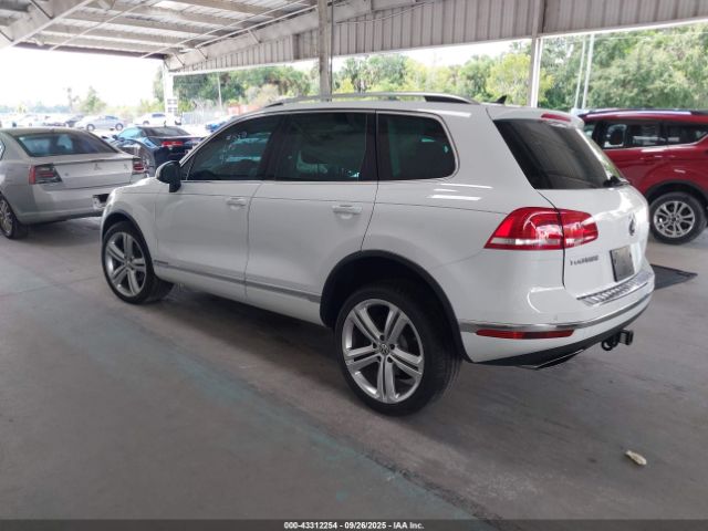 2016 VOLKSWAGEN TOUAREG WVGEF9BP5GD002473 Photo 2