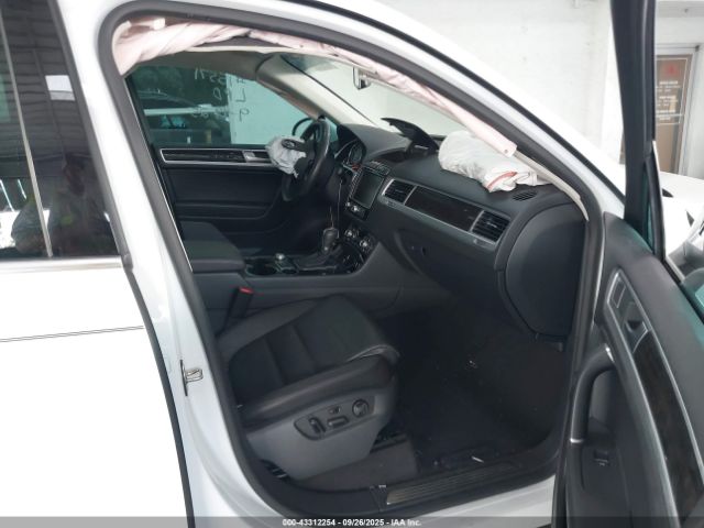 2016 VOLKSWAGEN TOUAREG WVGEF9BP5GD002473 Photo 4