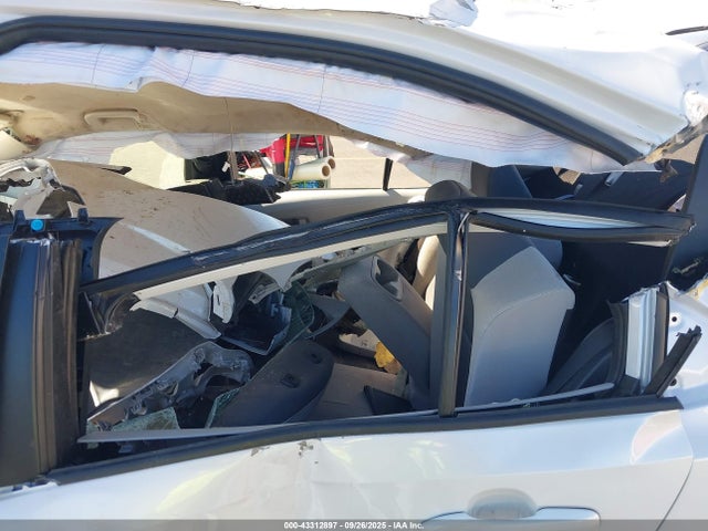 Toyota Corolla Hybrid Le 2025 JTDBDMHE9S3020561 Image 8