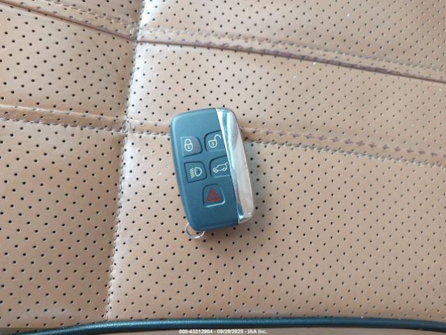 2011 JAGUAR XJ SAJWA2GB8BLV12313 Photo 10