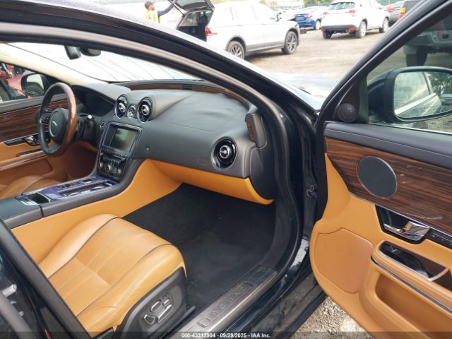 2011 JAGUAR XJ SAJWA2GB8BLV12313 Photo 4