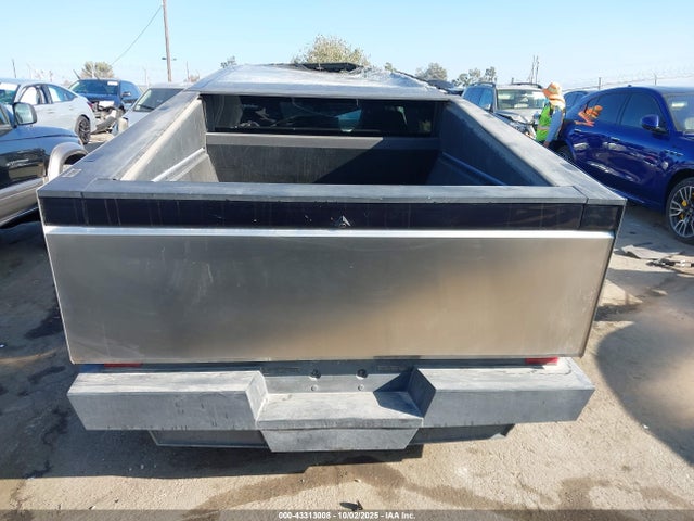 Tesla Cybertruck 2024 7G2CEHED0RA040175 Image 16