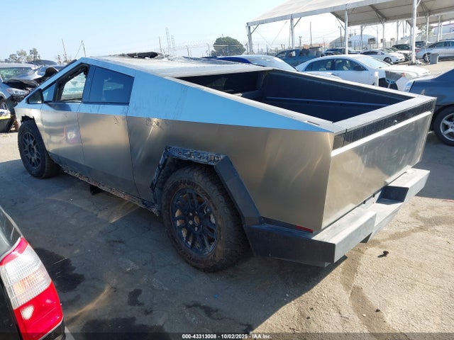 Tesla Cybertruck 2024 7G2CEHED0RA040175 Image 3