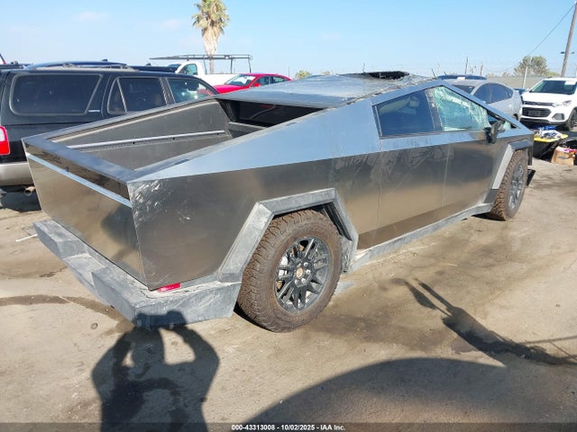 Tesla Cybertruck 2024 7G2CEHED0RA040175 Image 4