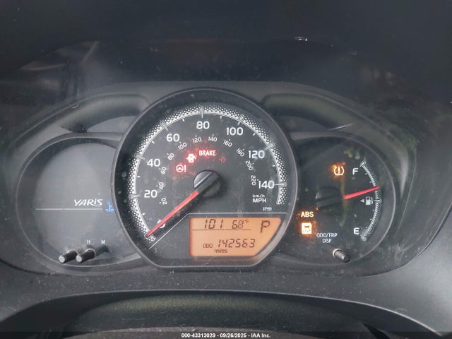 VNKKTUD35FA041214 Toyota YARIS L