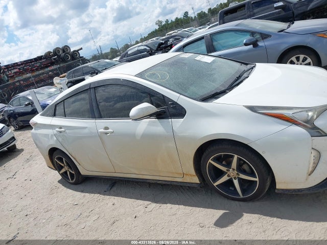 Toyota Prius Three Touring 2017 JTDKARFU1H3537359 Image 13