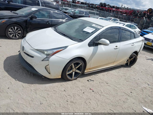 Toyota Prius Three Touring 2017 JTDKARFU1H3537359 Image 2