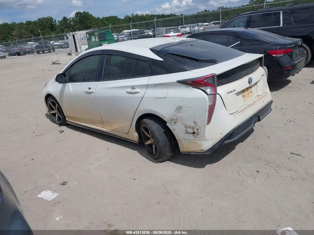 Toyota Prius Three Touring 2017 JTDKARFU1H3537359 Image 3