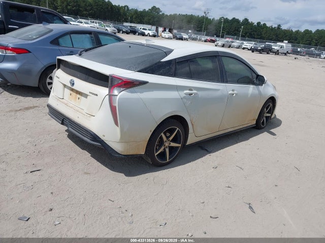 Toyota Prius Three Touring 2017 JTDKARFU1H3537359 Image 4