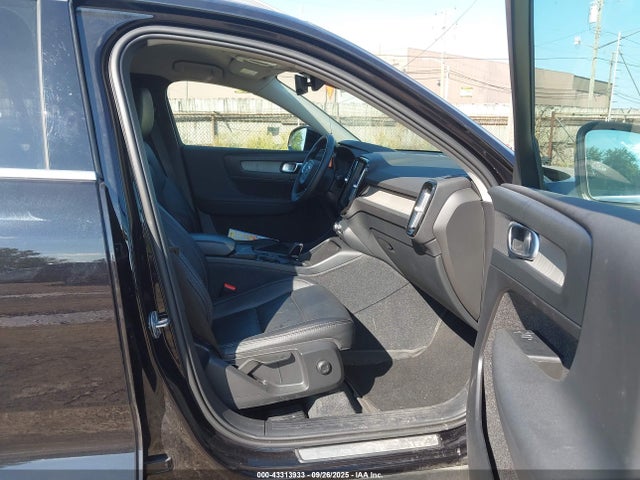 2024 VOLVO XC40 YV4L12UK9R2226859 Photo 4