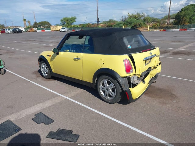 2006 MINI COOPER WMWRF33556TG14760 Photo 2