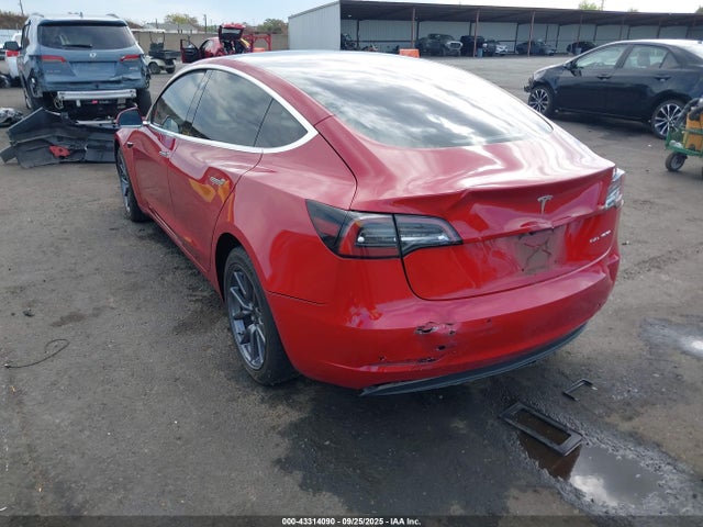 2018 TESLA MODEL 3 5YJ3E1EB6JF129801 Photo 2