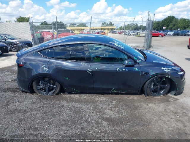 2026 TESLA MODEL Y 7SAYGDED1TA418283 Photo 5