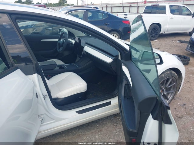 2021 TESLA MODEL 3 5YJ3E1EB5MF993033 Photo 4