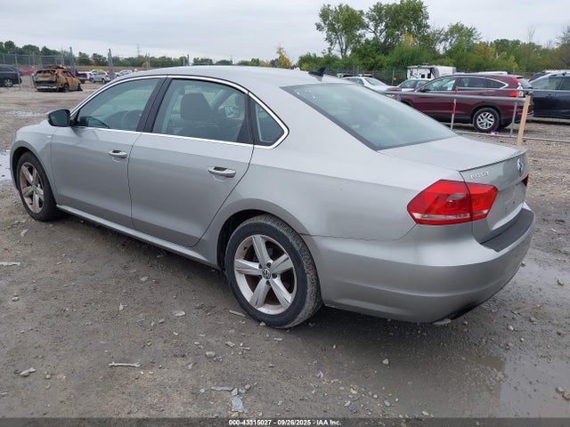 1VWAT7A31EC048963 Volkswagen Passat