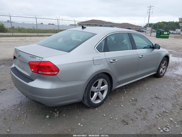 1VWAT7A31EC048963 Volkswagen Passat