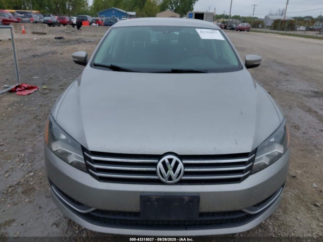 1VWAT7A31EC048963 Volkswagen Passat