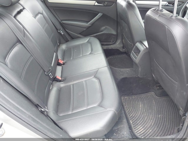 1VWAT7A31EC048963 Volkswagen Passat