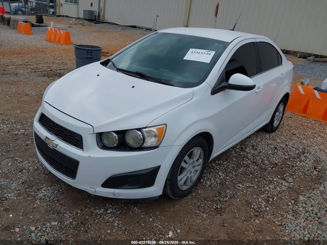 Chevrolet luw 2014 1G1JC5SH0E4199684 Image 2