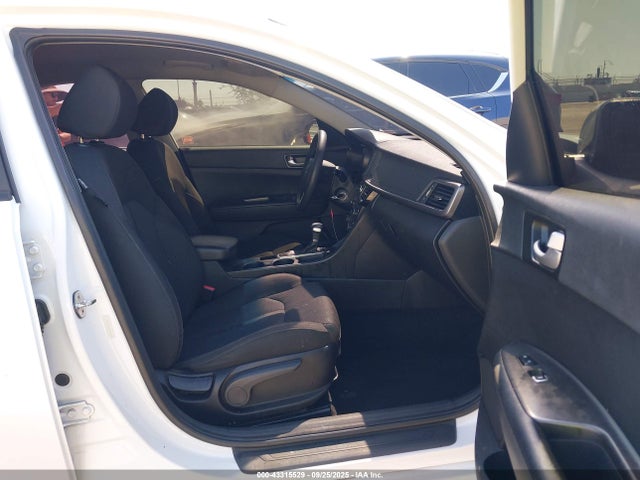 5XXGT4L38JG259984 KIA Optima Lx