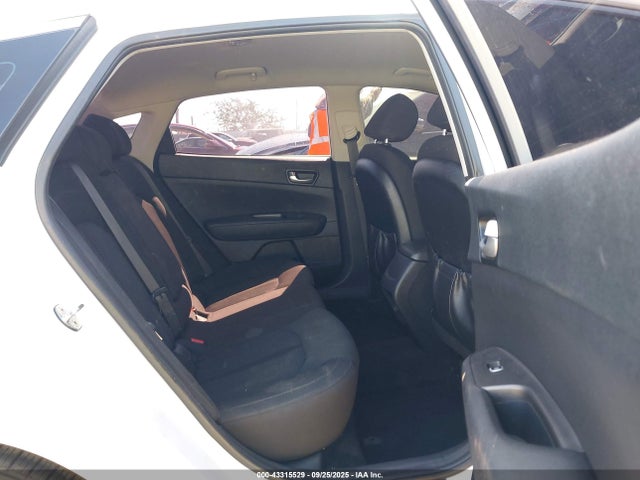 5XXGT4L38JG259984 KIA Optima Lx