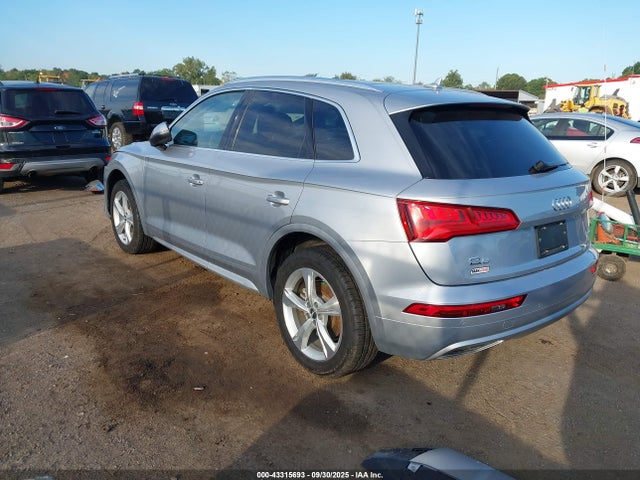2020 AUDI Q5 WA1ANAFY1L2011679 Photo 2