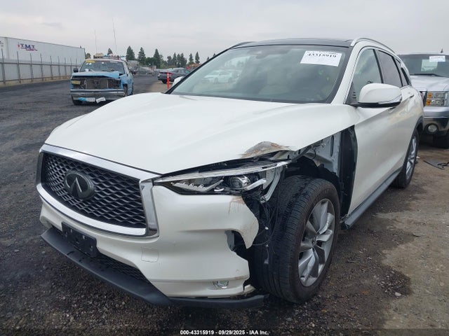 Infiniti 2019 2019 3PCAJ5M10KF133718 Image 2