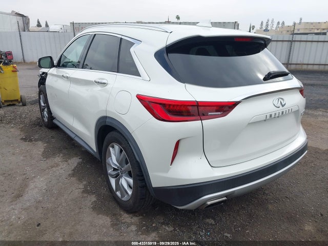 Infiniti 2019 2019 3PCAJ5M10KF133718 Image 3