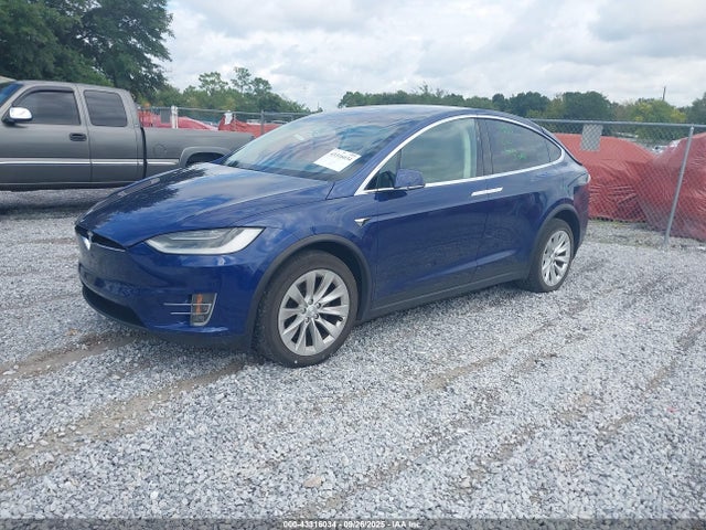 Tesla MODEL X 2017 5YJXCDE28HF052237 Image 2