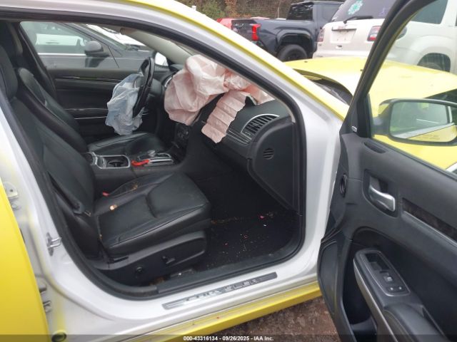 2019 CHRYSLER 300 2C3CCAEG3KH687171 Photo 4