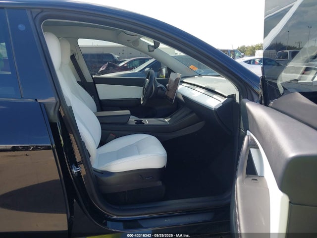 2021 TESLA MODEL Y 5YJYGDEE1MF253054 Photo 4