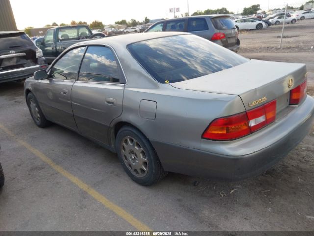 1997 LEXUS ES 300 JT8BF22G1V0030157 Photo 2