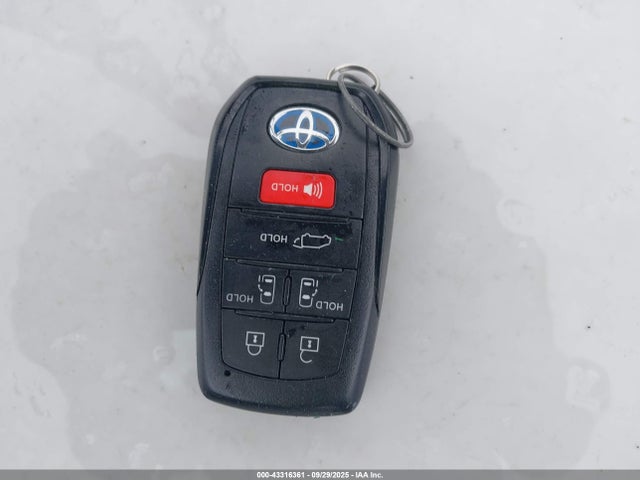 5TDZSKFC4MS013898 Toyota Sienna