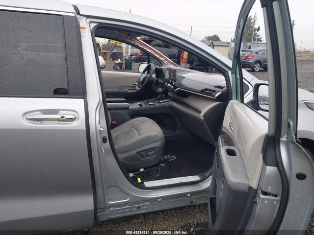 5TDZSKFC4MS013898 Toyota Sienna