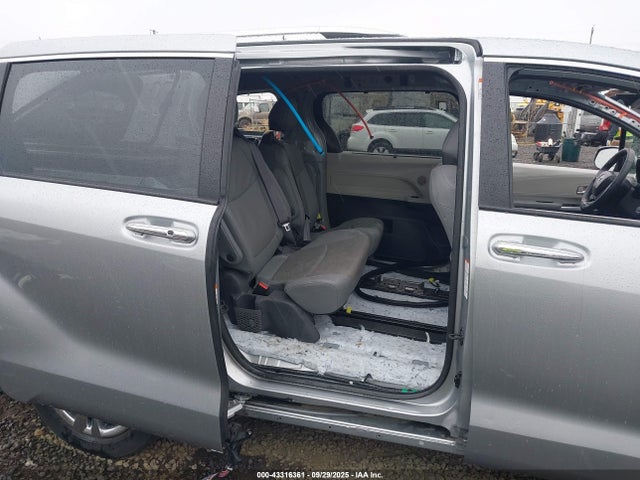 5TDZSKFC4MS013898 Toyota Sienna