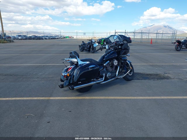 2011 KAWASAKI VN1700 JKBVNRJ12BA001351 Photo 3