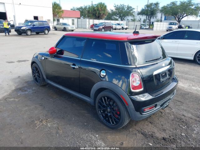2011 MINI JOHN COOPER WORKS WMWSV9C50BTZ96985 Photo 2