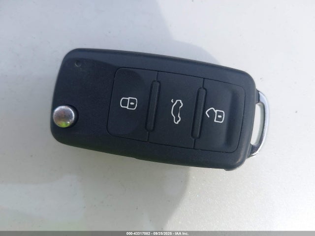 WVGBV7AXXFW505172 Volkswagen 2015