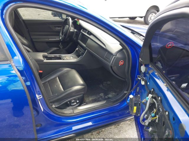 2017 JAGUAR XF SAJBM4BV6HCY52149 Photo 4