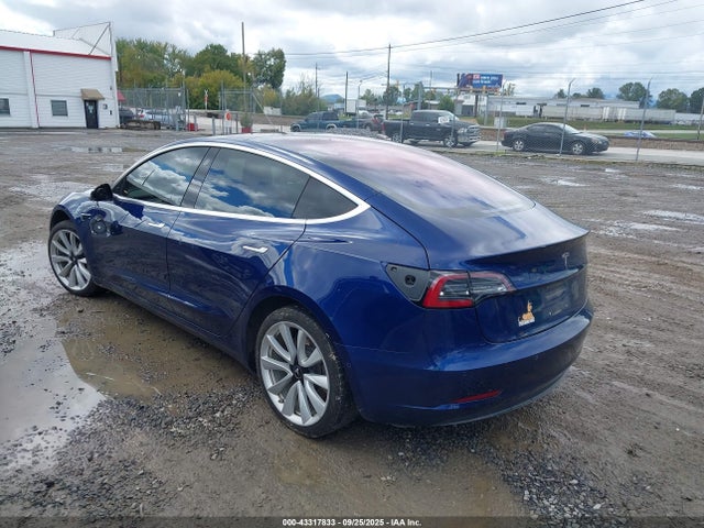 2018 TESLA MODEL 3 5YJ3E1EA9JF015573 Photo 2