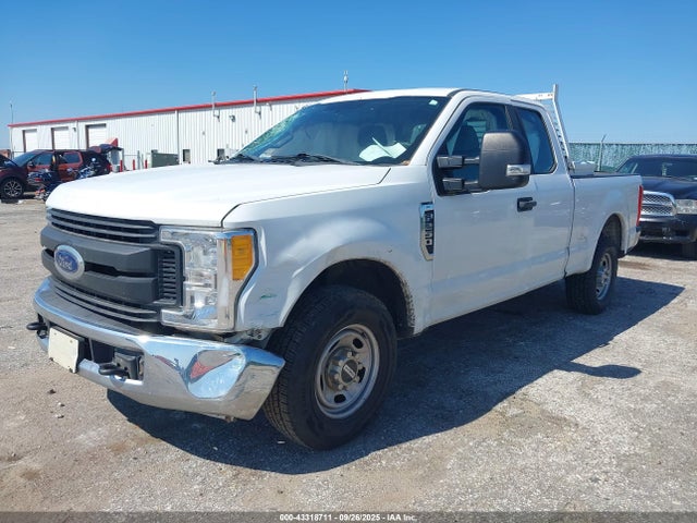 Ford 2017 2017 1FT7X2A68HEC46639 Image 2