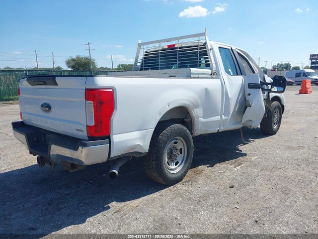 Ford 2017 2017 1FT7X2A68HEC46639 Image 4