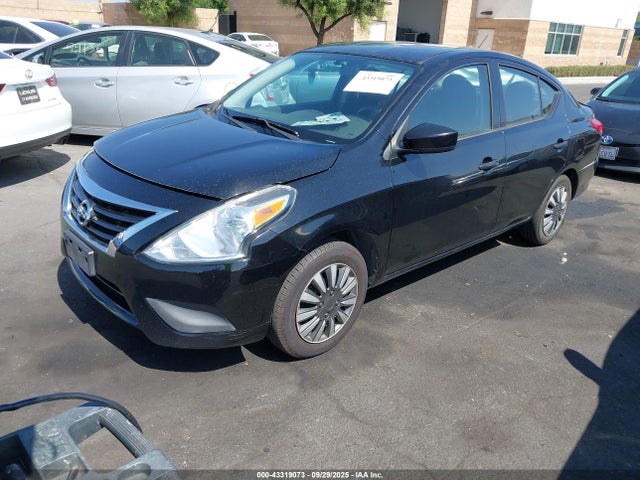 Nissan 2016 2016 3N1CN7AP1GL917886 Image 2