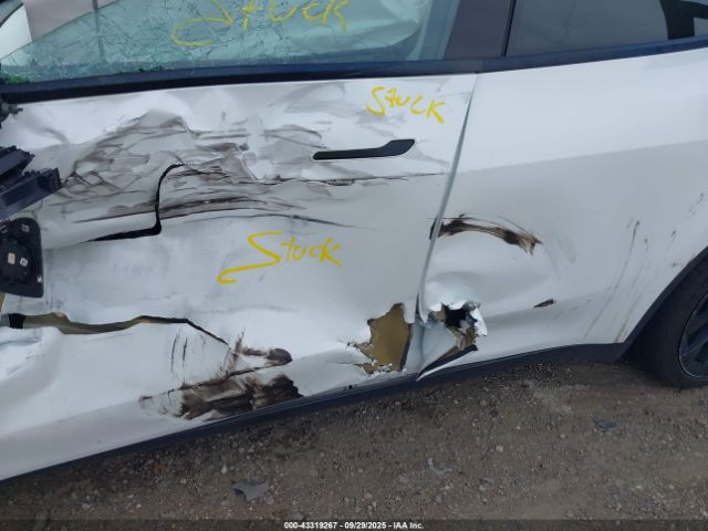 2022 TESLA MODEL Y 7SAYGDEE1NF329599 Photo 8